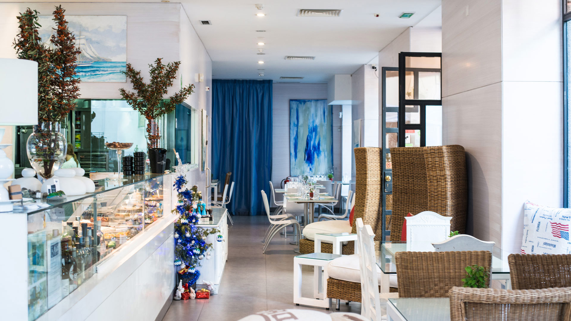 Restaurant with display window and tables at the entrance.