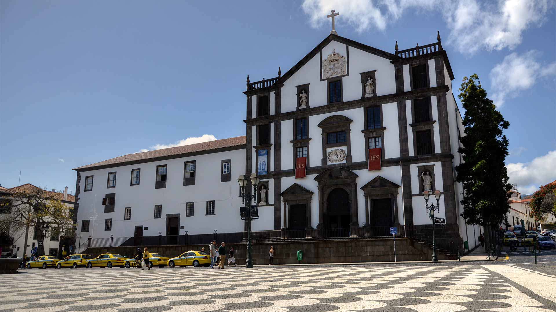 Iglesia del Colegio 13