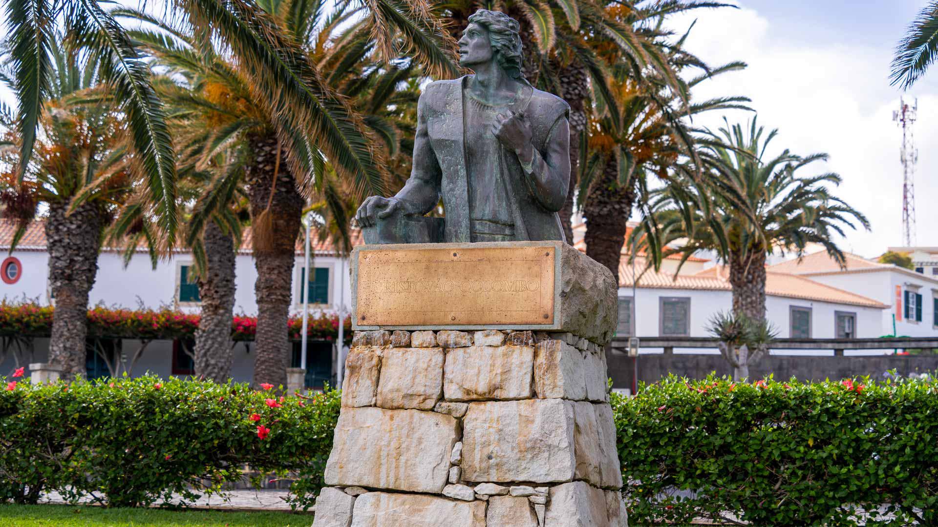 Cristovao Colombo Statue 1