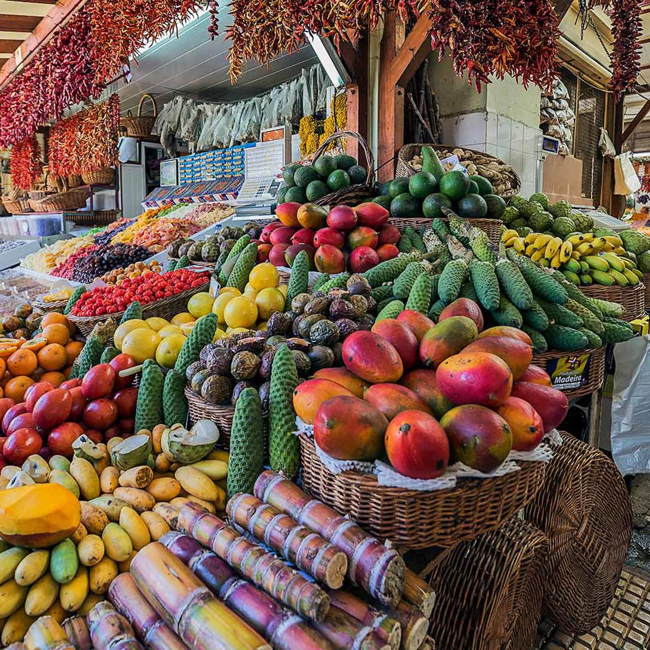 Puesto de venta de fruta en el Mercado dos Lavradores, en la isla de Madeira.