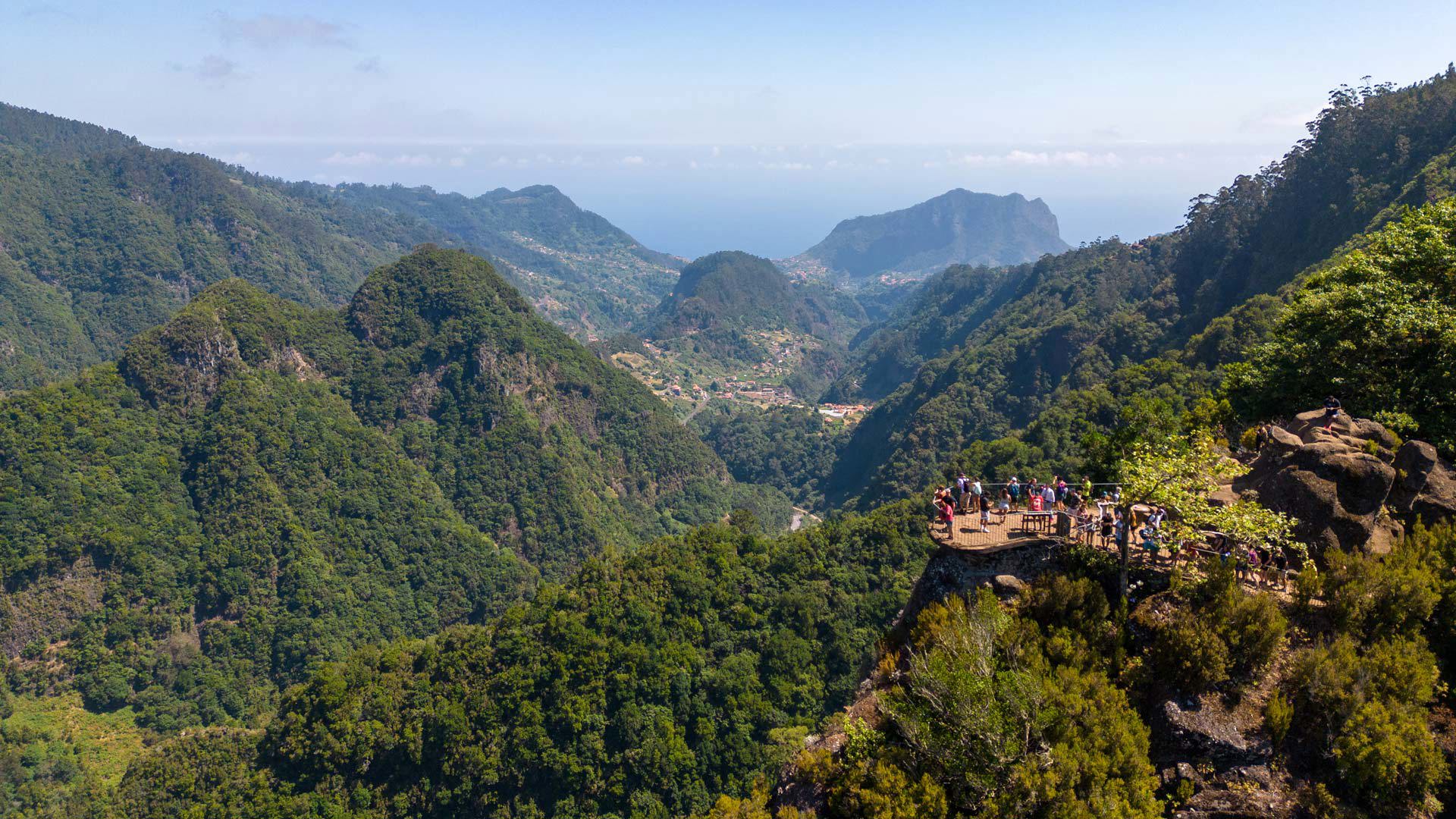 Viewpoint with people amid Madeira’s mountains.