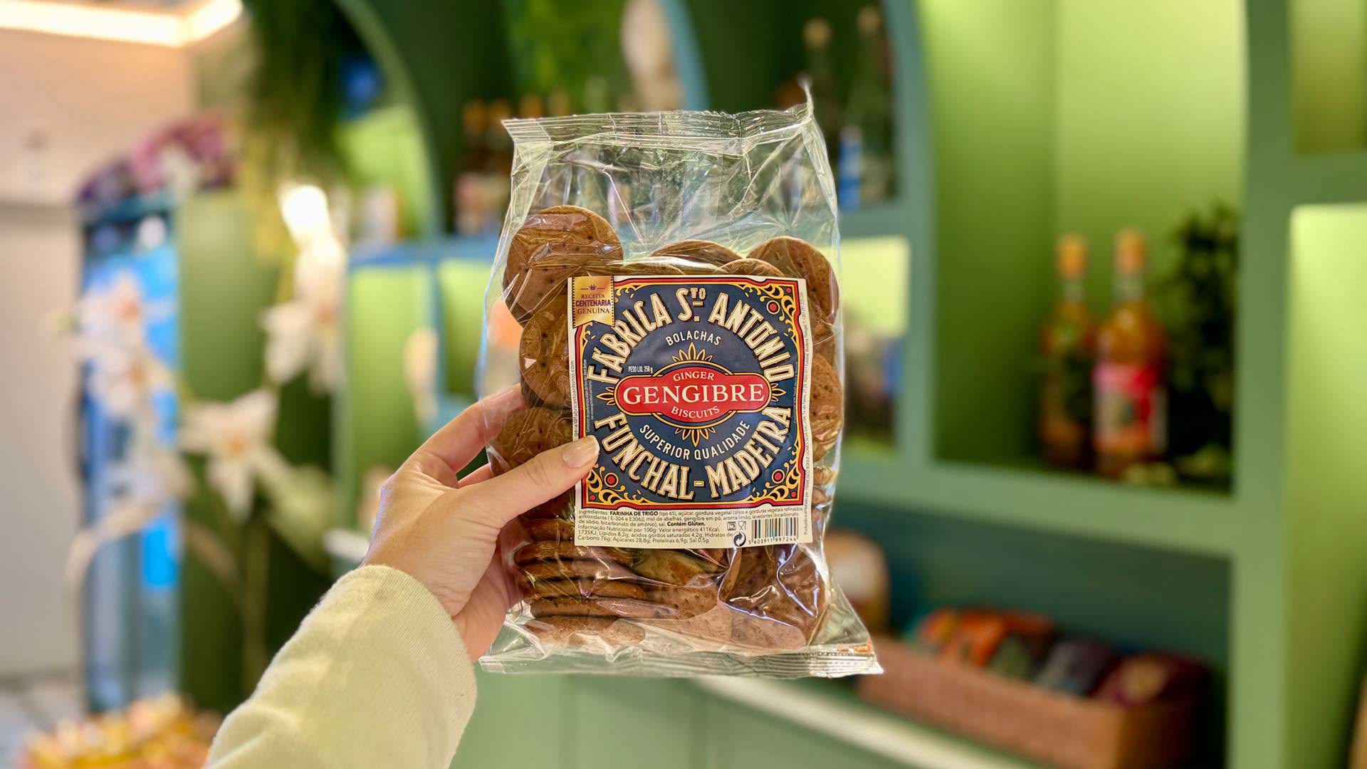 Envase de galletas de jengibre en la oficina de información turística de Madeira en Lisboa.